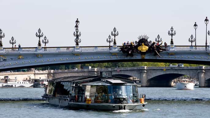 paris 2.5hour christmas day lunch cruise
