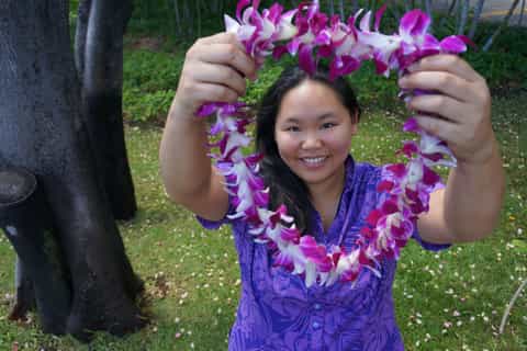 Oahu: Honolulu Airport (HNL) Traditional Lei Greeting