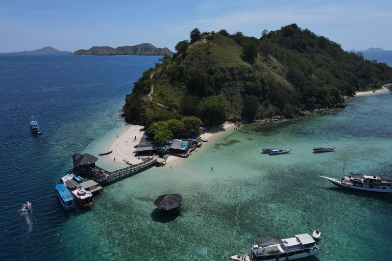 Labuan Bajo: Tour nocturno de 3 días con Komodo y Playa Rosa