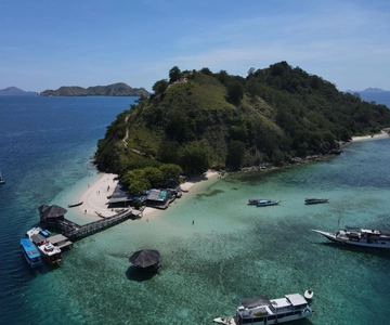 Labuan Bajo: 3-Day Komodo Island and Pink Beach Tour