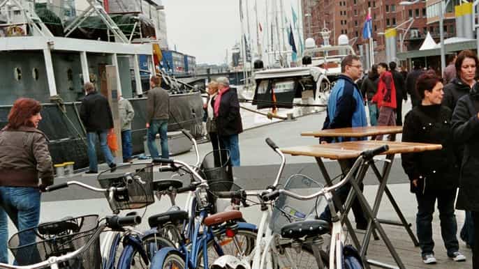 hamburg downtown alster alternative areas bike tour