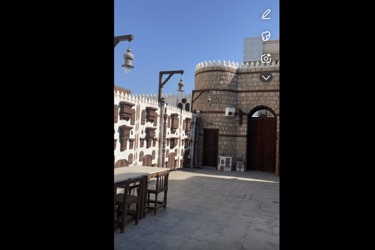Jeddah: City Highlights Tour with Local Guide private tour