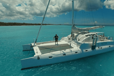 Punta Cana: Saona Island Catamaran Cruise with Lunch