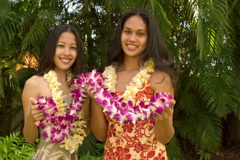 Oahu: Lotnisko Honolulu (HNL) Miesiąc miodowy Lei GreetingSpecjalne powitanie Lei dla nowożeńców Deluxe (Two Leis)