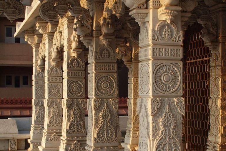 Delhi: Akshardham Temple Tour with Light and Water Show Akshardham Water & Light Show with Car+Guide+Tickets