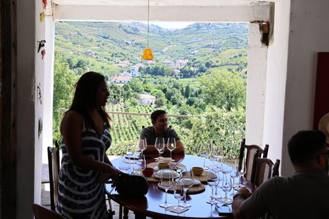 From Porto: 2 Boutique Wineries w/ Winery Lunch & 1-h cruise Tour in English