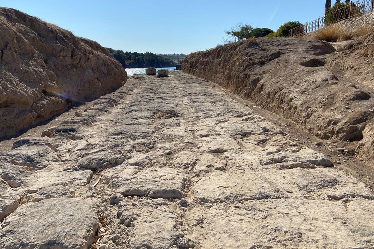 Antigua Corinto Escalón de San Pablo y visita al balneario termal