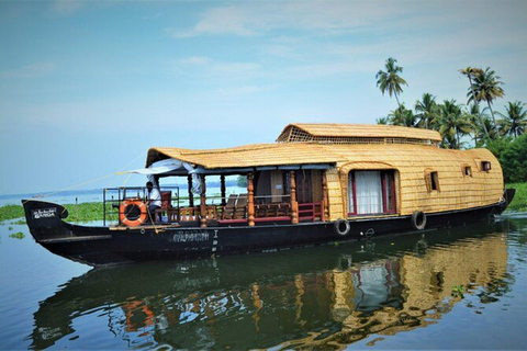 Luxury Backwater Cruise – One-Day Private Tour from Kochi