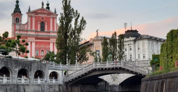 Ljubljana: Old Town Guided Walking Tour in French