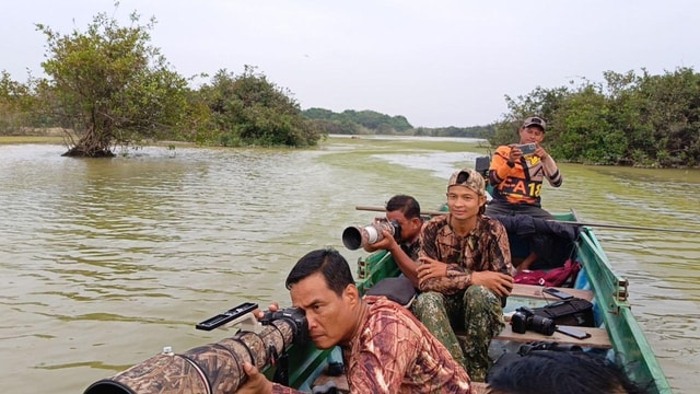 Siem Reap: Sunrise Bird Watching Tour with Guide