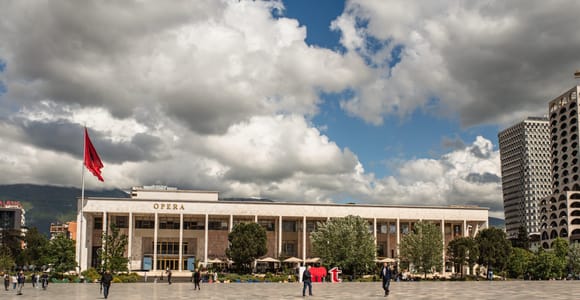Tirana Stadt- und Foodtour – Mahlzeiten inklusive (Kleingruppe)