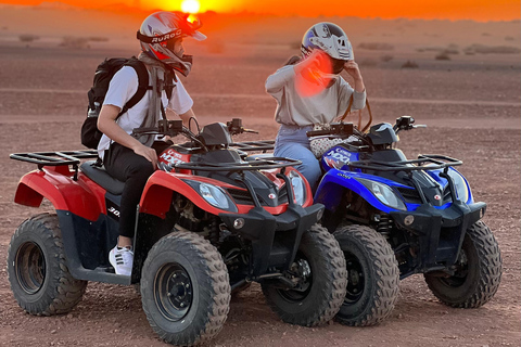 Paket, Quad, Kamelritt bei Sonnenuntergang, Mahlzeit mit Einheimischen in PalmPaket, Quad-Bike, Kamelritt bei Sonnenuntergang & Abendessen à Palm Grove