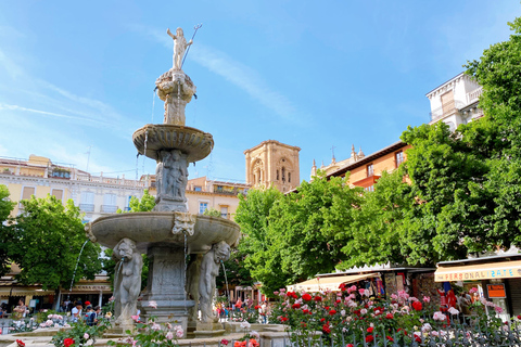 Essential Granada: Alhambra, Two Rivers, Three Worlds Essential Granada: Alhambra, Two Rivers, Three Worlds (E)