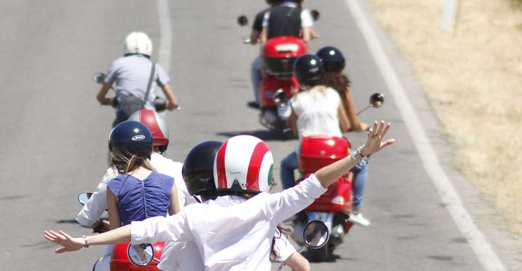 From San Gimignano, Vespa Tour in Chianti - Housity