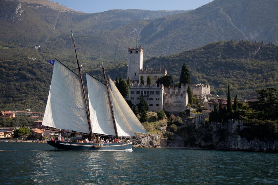 Malcesine: Panorama-Kreuzfahrt auf historischem Segelboot Malcesine: ...