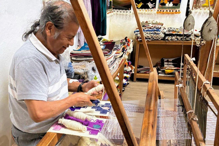 Quito Historic Center: Poncho Museum & Finger Painting Workshop & Souvenir Quito's Historic Center: Poncho Museum, Finger Painting Workshop, and Souvenir