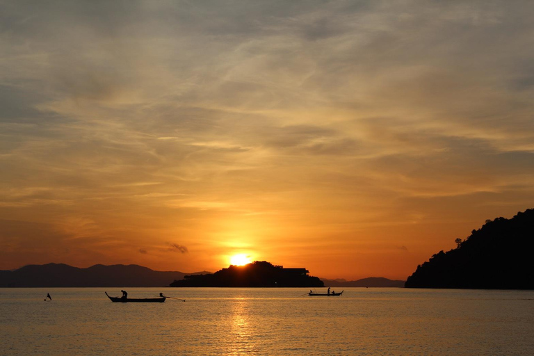 Au départ de Phi Phi : coucher de soleil et plongée avec masque et tuba sur le plancton bioluminescent