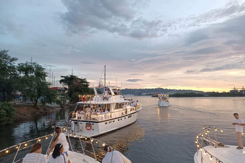 Subic: Jantar Cruzeiro em Iate ao pôr do sol a partir de Manila e Clark