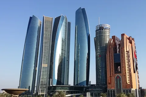 Sport and Luxury in Abu Dhabi: 1-Day Tour from Abu Dhabi