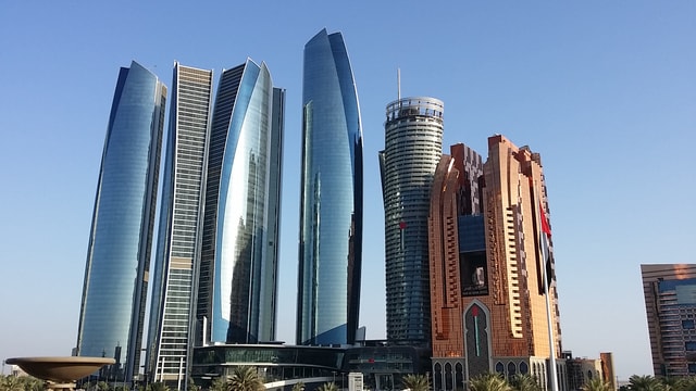 Sport and Luxury in Abu Dhabi: 1-Day Tour from Abu Dhabi