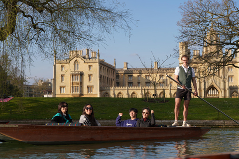 Cambridge Student-Led Walking & Punting Experience Chinese Cambridge Student-Led Private Walk & Punt Experience