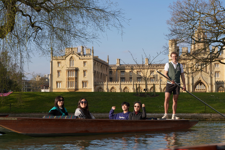Cambridge Student-Led Walking & Punting Experience Chinese Cambridge Student-Led Private Walk & Punt Experience