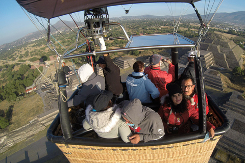 Teotihuacán Sunrise Balloon Ride Basic