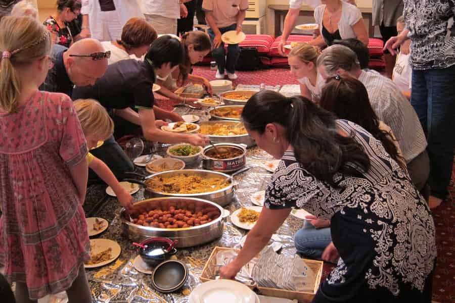 Dubai: Kulturelles Mittagessen im Sheikh Mohammed Center. Foto: GetYourGuide Dubai: Kulturelles Mittagessen im Sheikh Mohammed Center. Foto: GetYourGuide