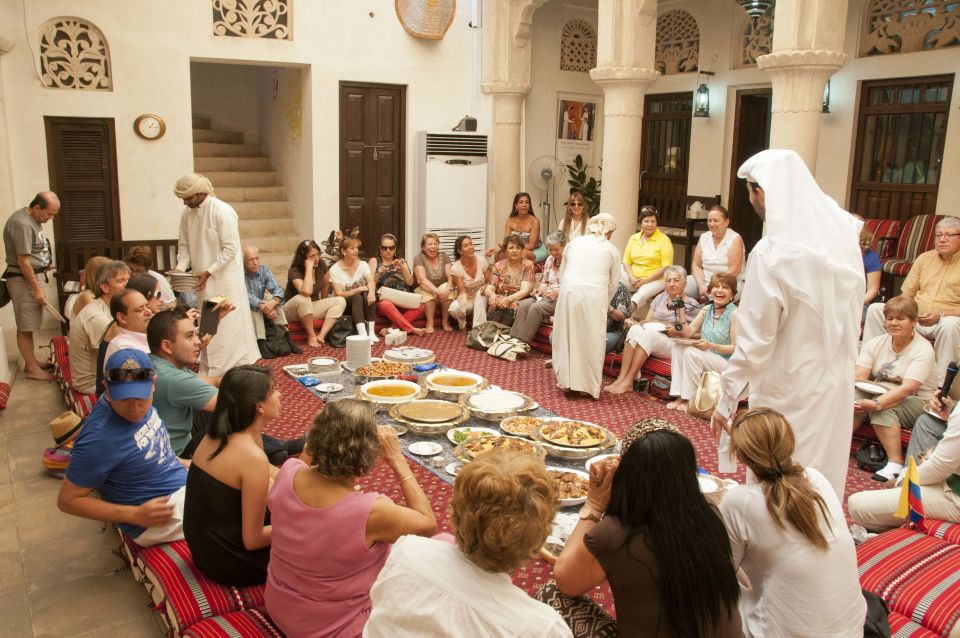 Foto de Tradicional Árabe Saudações Entre Dois Sheiks e mais fotos