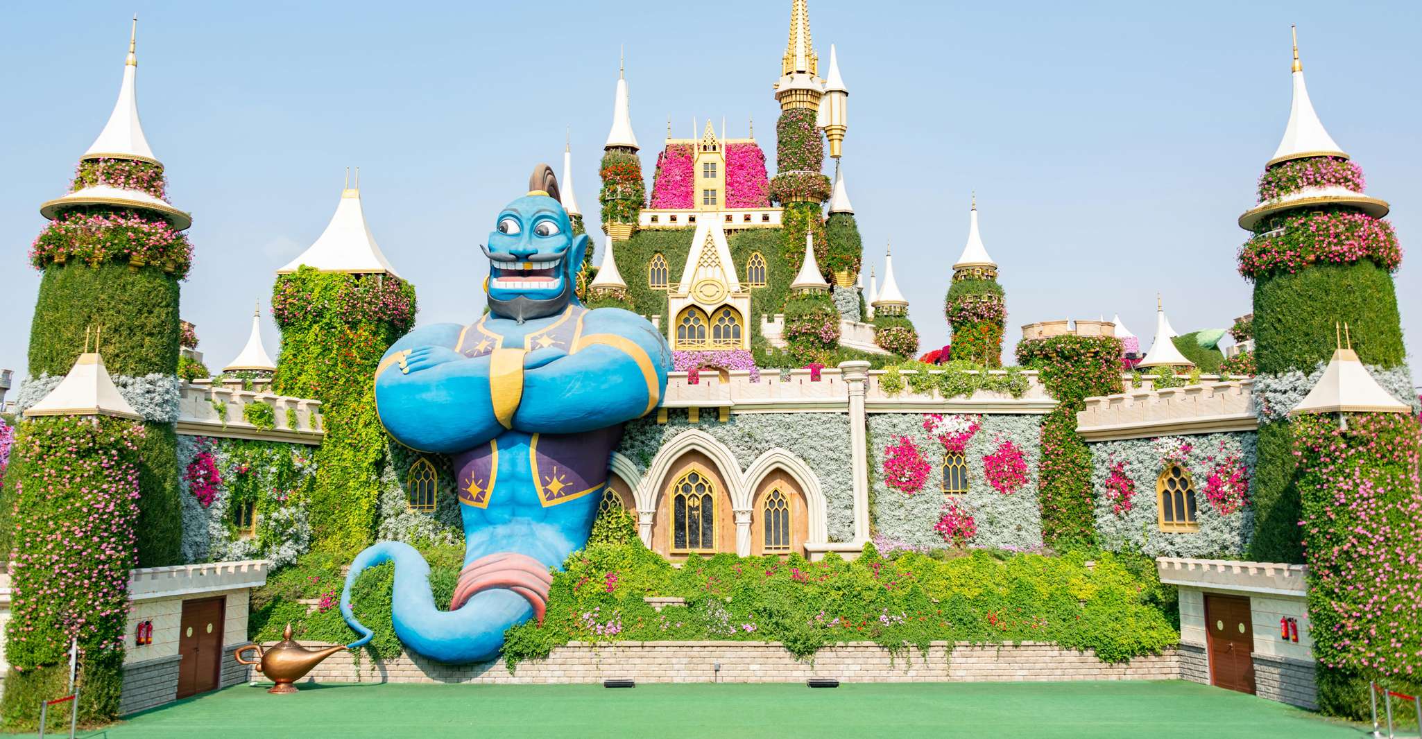 Dubai: Private Miracle Garden & Global Village Trip