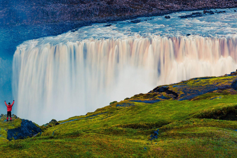 Iceland’s Iconic Landmarks: A 5-Day Ring Road Adventure Without Extra Options