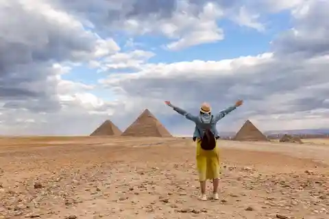 2-Day Cairo & Alexandria Tour: Pyramids, Sphinx, Catacombs