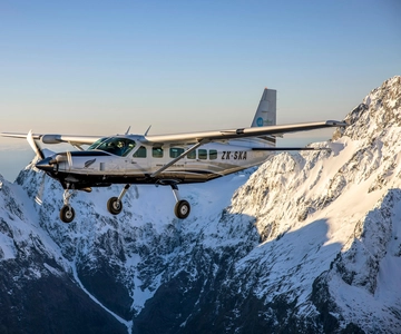 From Queenstown: Milford Sound Flight and Nature Cruise
