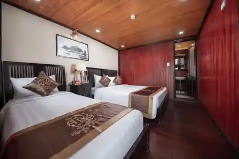 Hanoi: Tour de 2 días y 1 noche por la Bahía de Ha Long en Junco de Lujo 4 estrellas