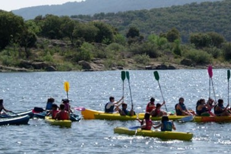 Expérience de canoë sur le lac de montagne au départ de Madrid