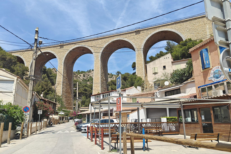 From Marseille to the Calanques Blueues by train, hike, lagoons and villages