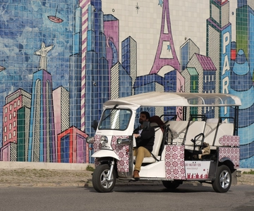 Lisbon: 3-Hour Street Art Tuk Tuk Tour