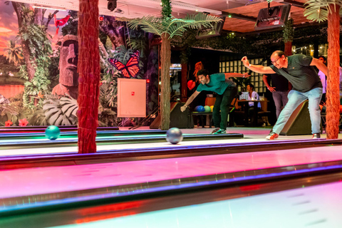 Amsterdam: 1-uur LED Bowling Experience bij Aloha AmsterdamAmsterdam: 1 uur lang LED-bowlingervaring