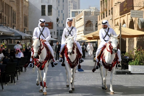 Visita guiada privada de la ciudad de Doha y paseo en dhow tradicional de madera
