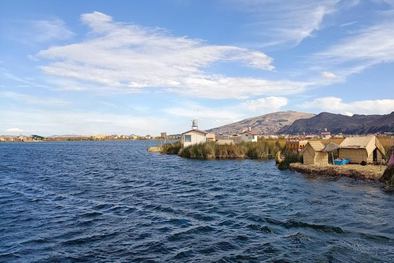 Puno: Mezza giornata sulle isole galleggianti degli Uros + Guida in spagnolo/inglese