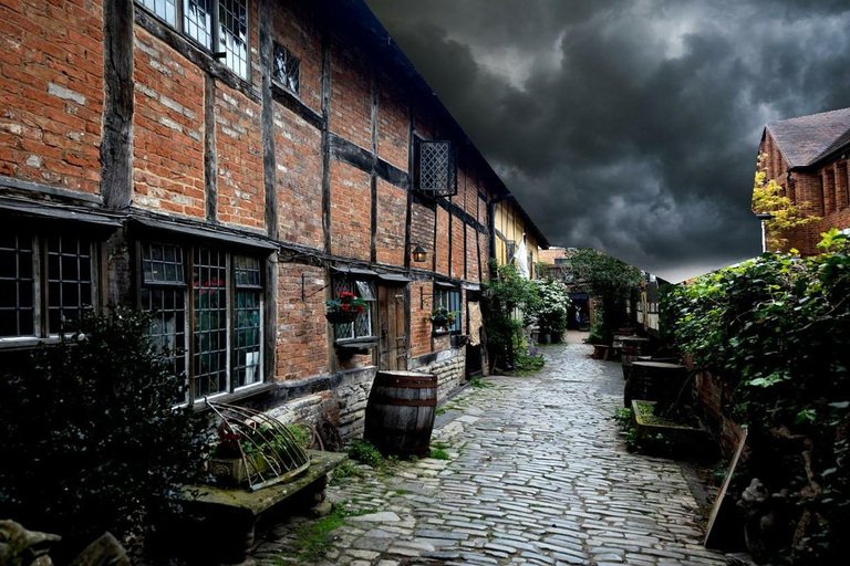 Stratford-upon-Avon: Lantern-Lit Ghost Tour at Tudor World