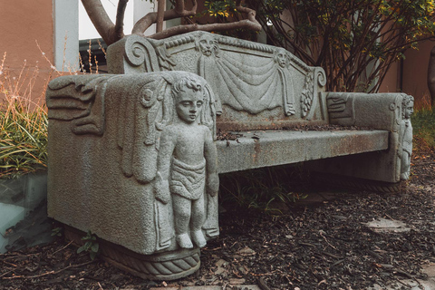 Walking photo tour in Quito's Historic Center private