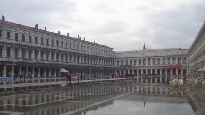 venice gondola ride and golden basilica tour