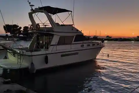 Chania: Private Cruise with Sup Food & Unlimited Drinks