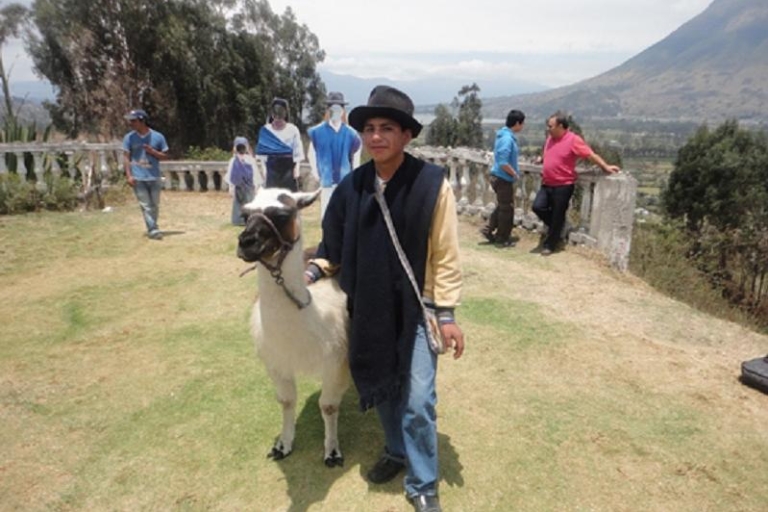 Otavalo: Small Market Market Tour z Quito with LunchMała wycieczka grupowa