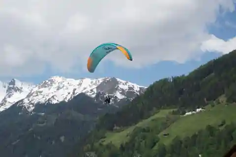 Neustift im Stubaital: Paragliding-Erlebnis am Morgen