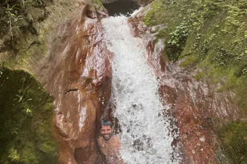 Vulcano Miravailles: A caccia di cascate e attività vulcanica
