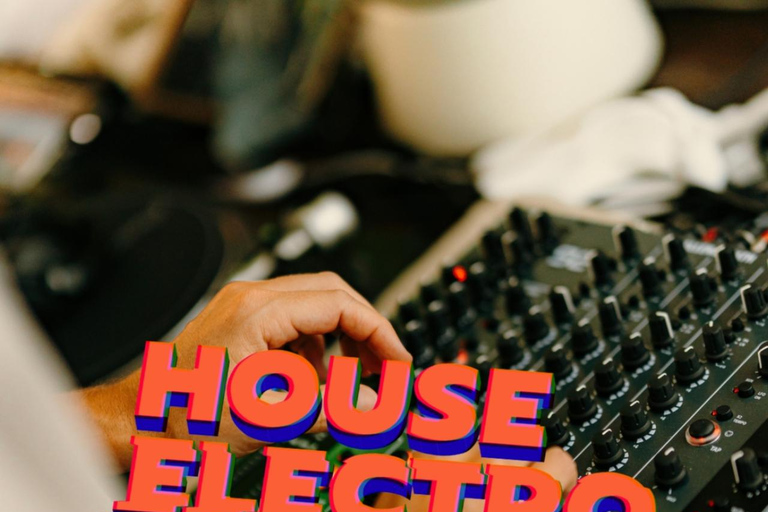 DJ Set Cruise on the Garonne River - Toulouse, June 21 Cruise ship 3: DJ set on the Garonne River-Toulouse June 21. Electro/House