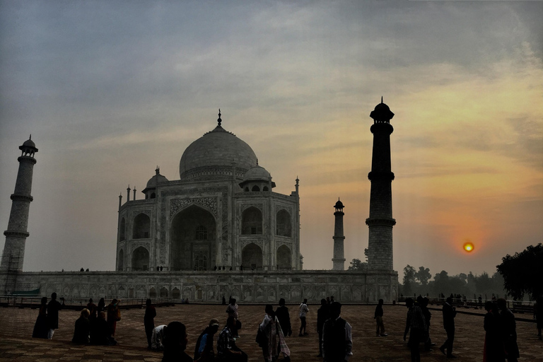 From Delhi: All Inclusive Sunrise Taj Mahal &amp; Agra fort tourFrom Delhi: Sunrise Taj Mahal and Agra fort tour by Car