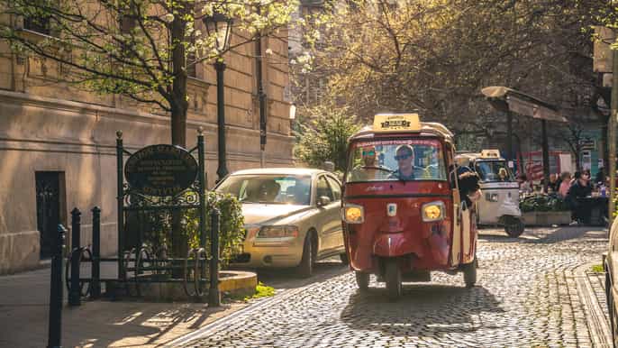 budapest 2hour private tuktuk tour